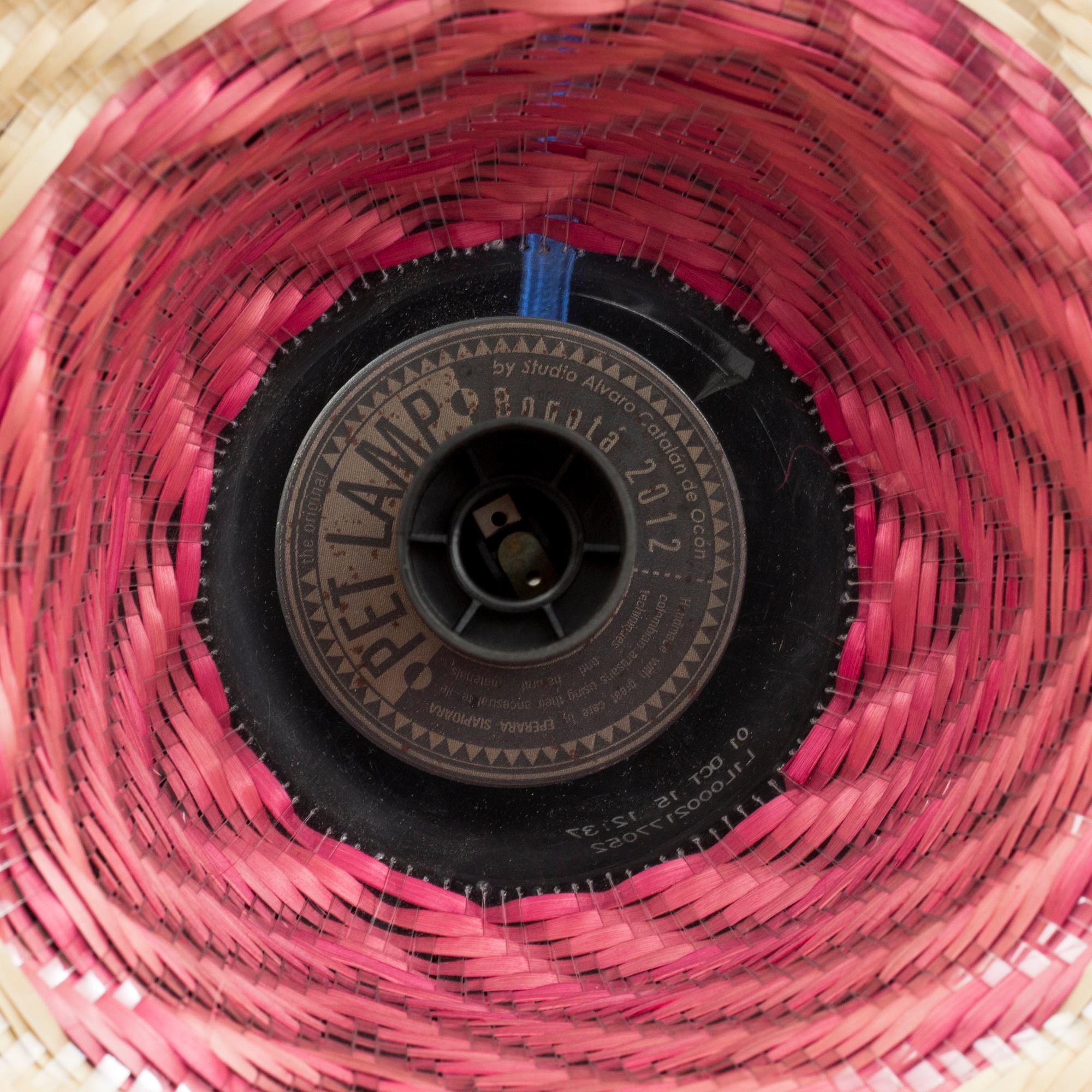 TAKLMPOR, sex stycken, "Petlamps", Colombia, 2012.