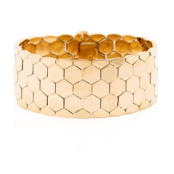 18K gold bracelet.