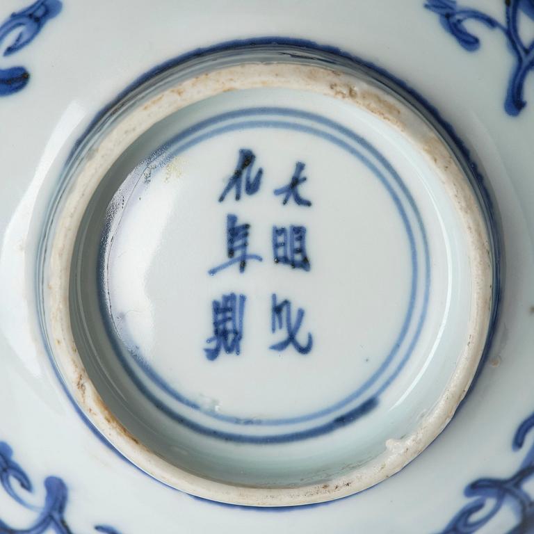 A pair of blue and white 'lotus' bowls, 17th century.