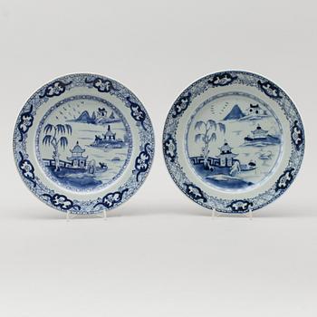 TALLRIKAR, 1 par, porslin, Kina, Qianlong 1736-1795.