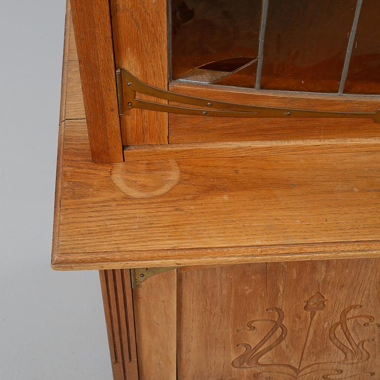 VITRINSKÅP, jugend, 1900-talets början.