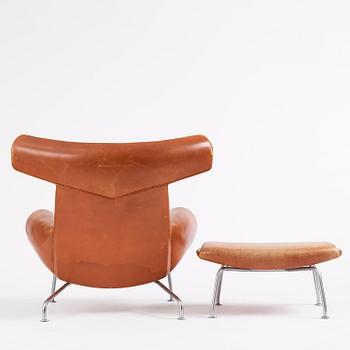Hans J. Wegner, fåtölj med fotpall, "Ox Chair", sannolikt tillverkad av AP-stolen, Danmark, 1960-tal.