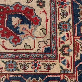 Carpet Tabriz, approx. 374 x 270 cm.