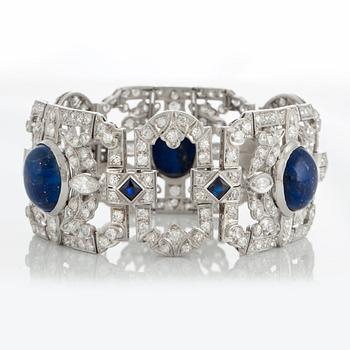 Armband med lapis lazuli, gammalslipade diamanter totalvikt ca 10 ct samt fasettslipade syntetiska safirer.