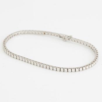 Tennis bracelet in 18K white gold set with brilliant-cut diamonds.