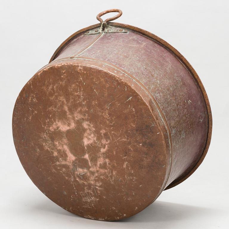 A 1900/20th century copper pot.