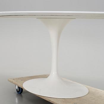 BORD, "Tulip", Eero Saarinen, Knoll International.