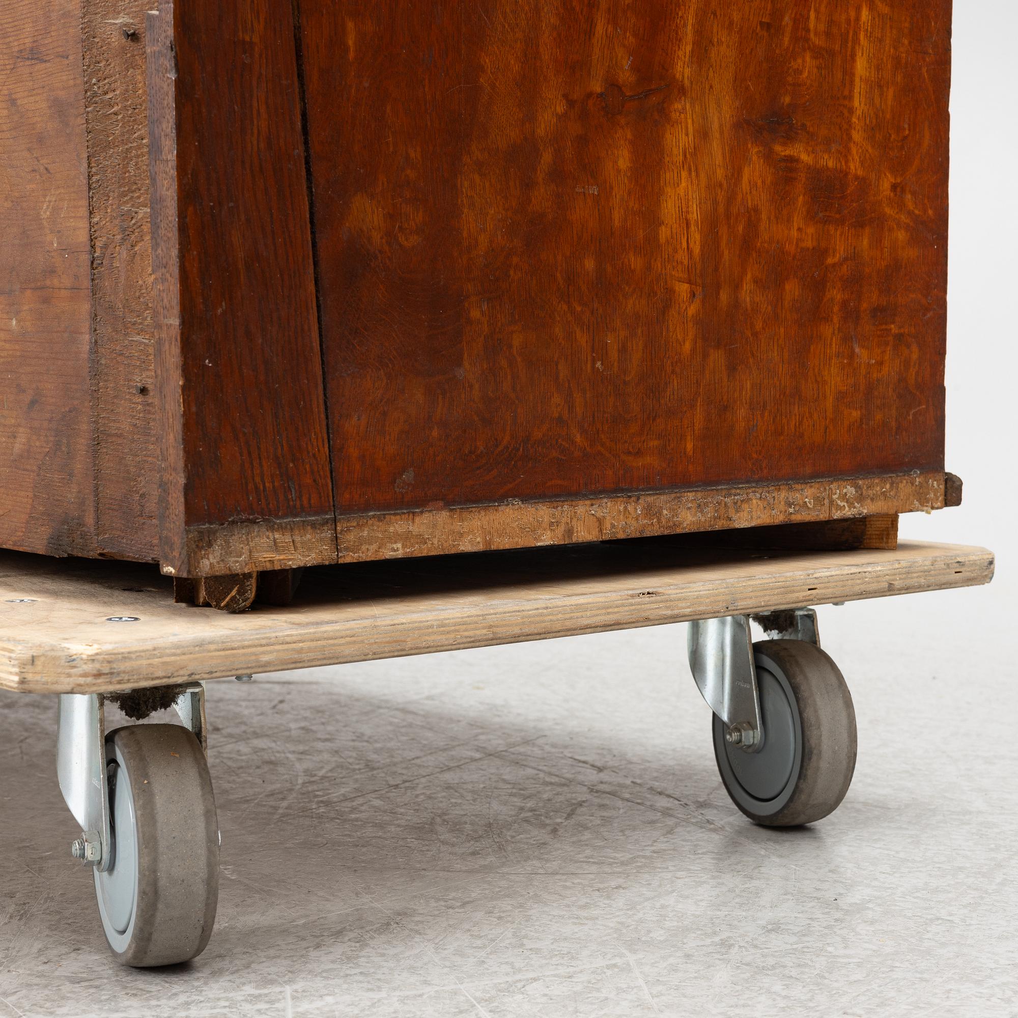 Chest of drawers, late Gustavian, circa 1800.