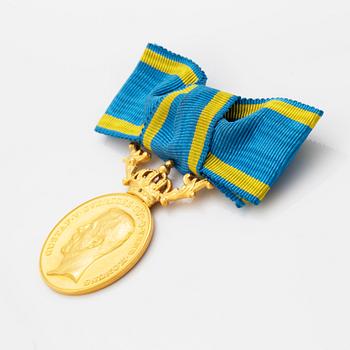 A Swedish Royal gold medal, dated 1949.