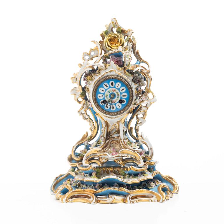 Bordspendyl, porslin, Frankrike, 1800-talets andra hälft.