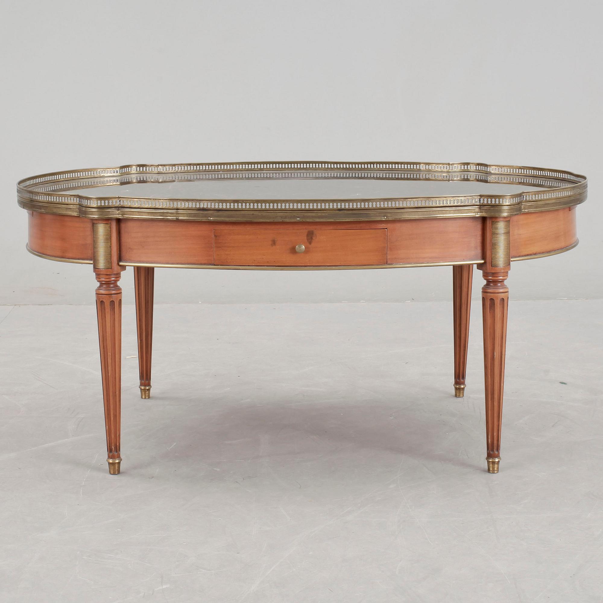 SOFFBORD. Louis XVI-stil, 1900-talets mitt.