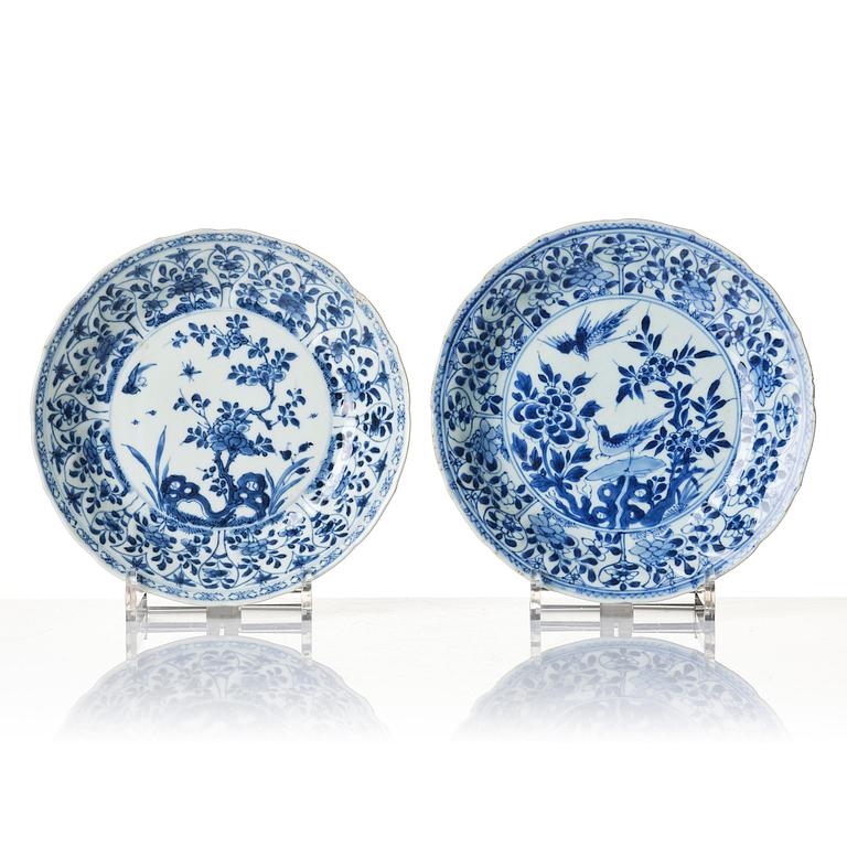 A matched set of six blue and white dishes, Qing dynasty, Kangxi (1662-1722).