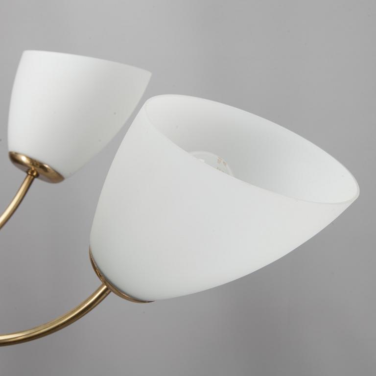 TAKLAMPA, design Paavo Tynell, stämplad Idman. Höjd 49 cm.