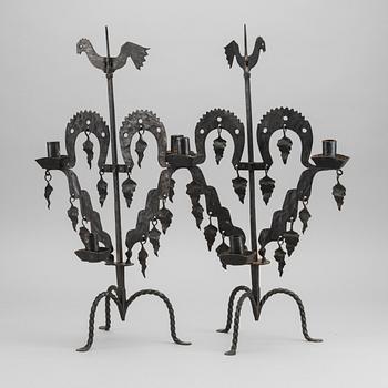 KANDELABRAR , 2 st  smide, "Tuppljusstake" Design Gustaf Ancarkrona, Käck & Hedbys, Leksand.