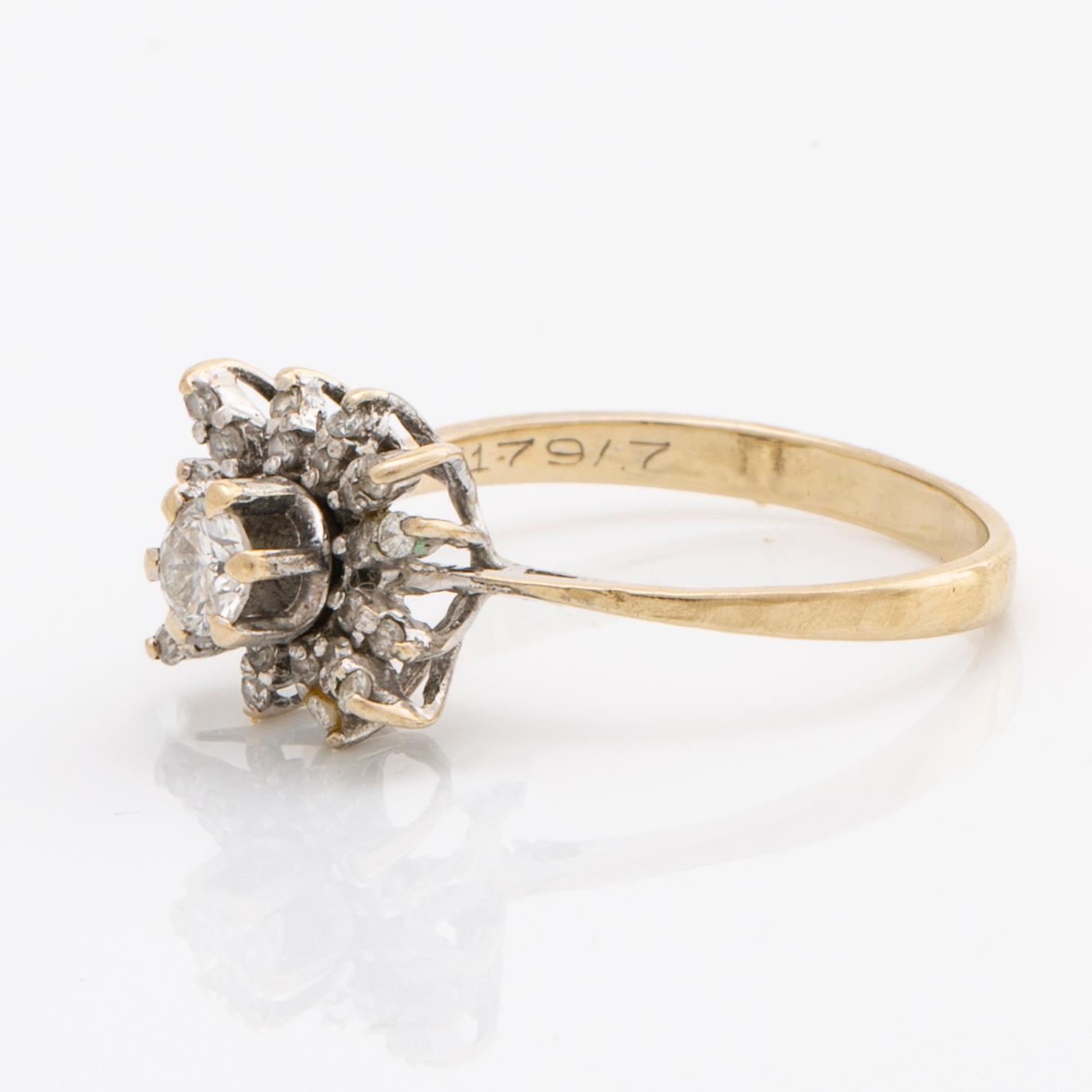 RING 18K whitegold 1 brilliant-cut diamond approx 0,25 ct and single-cut diamonds.