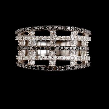 RING, 10 k guld, briljantslipade diamanter tot ca 1.00 ct.