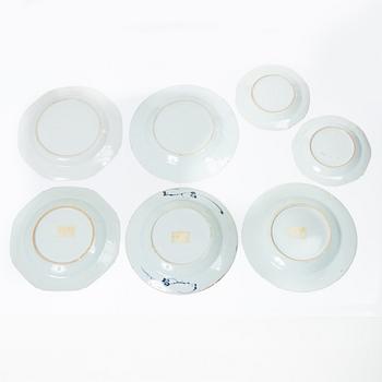 A groupd of seven Chinese blue and white porcelain plates, Qing dynasty, Qianlong (1736-95).