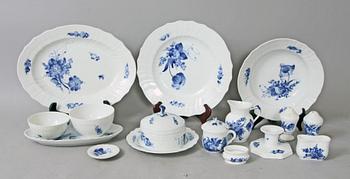 MATSERVIS, ca 108 delar, porslin, "Blå Blomst", Royal Copenhagen.