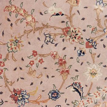 Matta, orientalisk, täbriz med silkeinslag, ca 295 x 195 cm.