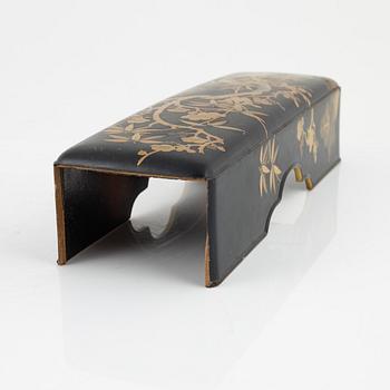 A Japanese lacquer box with cover, circa 1900.