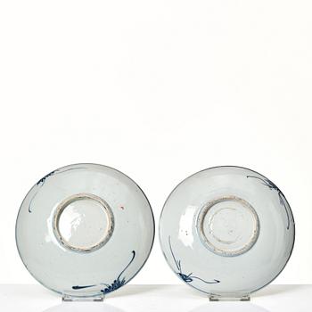 A set of five blue and white dishes, Tianqi/Chongzhen, 17th Century.