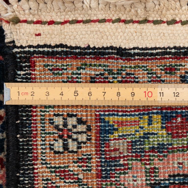 Carpet, Bakhtiari. approx. 333 x 210 cm.