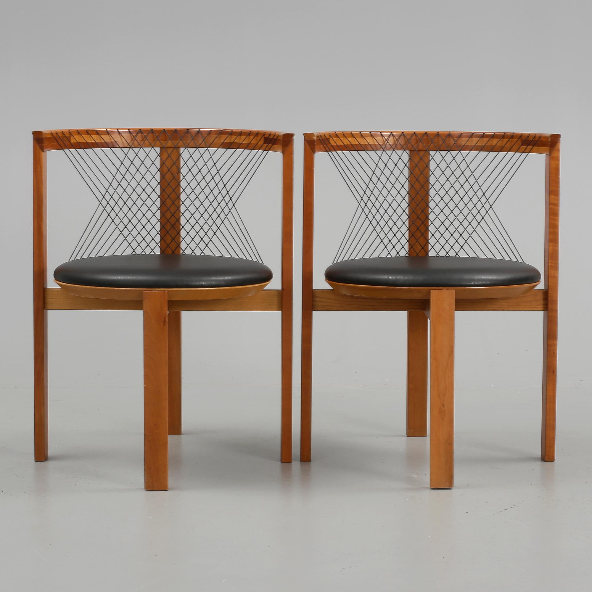 STOLAR, ett par, "String Chair", Niels Jörgen Haugesen, Danmark.