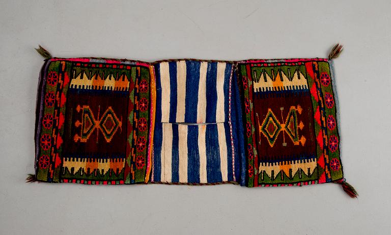 SADELVÄSKA. Ca 108x44-46 cm.