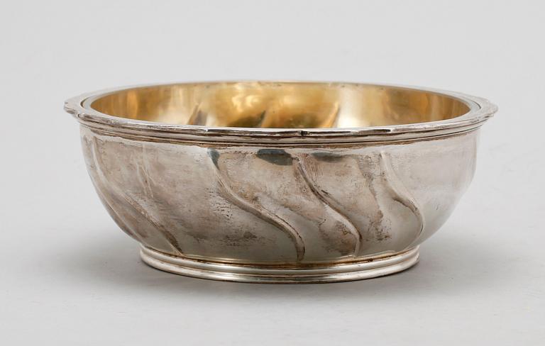 SKÅL, silver, Stockholm 1917. Vikt ca 429 g.