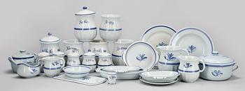 MATSERVISDELAR, 91 delar, flintgods, "Blått Band", Gefle 1900-talets första hälft.