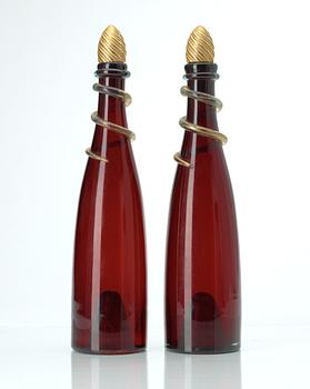 A pair of red glass bottles, first half of 19th Century, presumably Zechlin, Preussen.