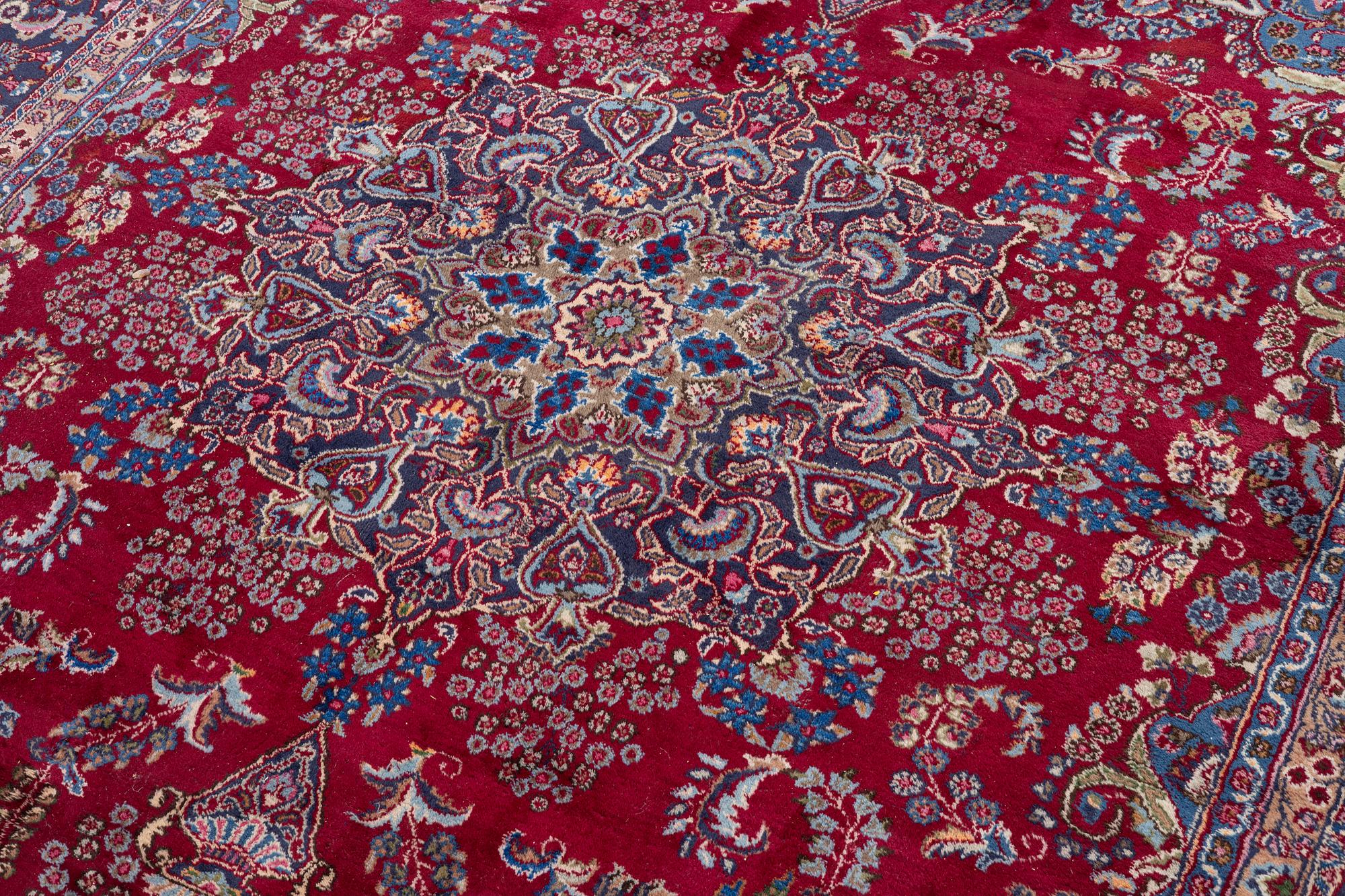 Carpet, Mesh. approx. 388 x 292 cm.