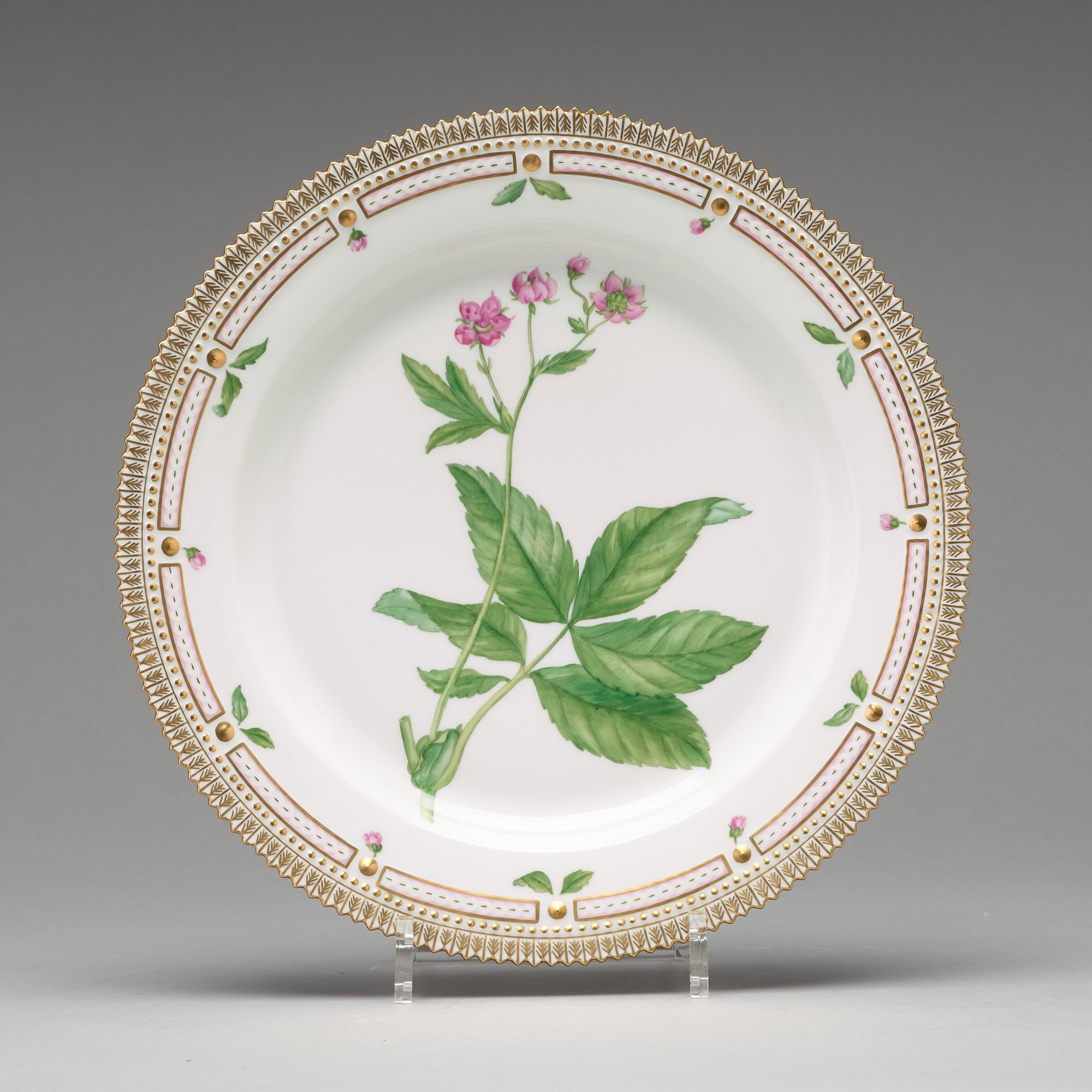 TALLRIKAR/FAT,  åtta stycken, porslin. "Flora Danica", Kungl. Dansk, 1900-tal.