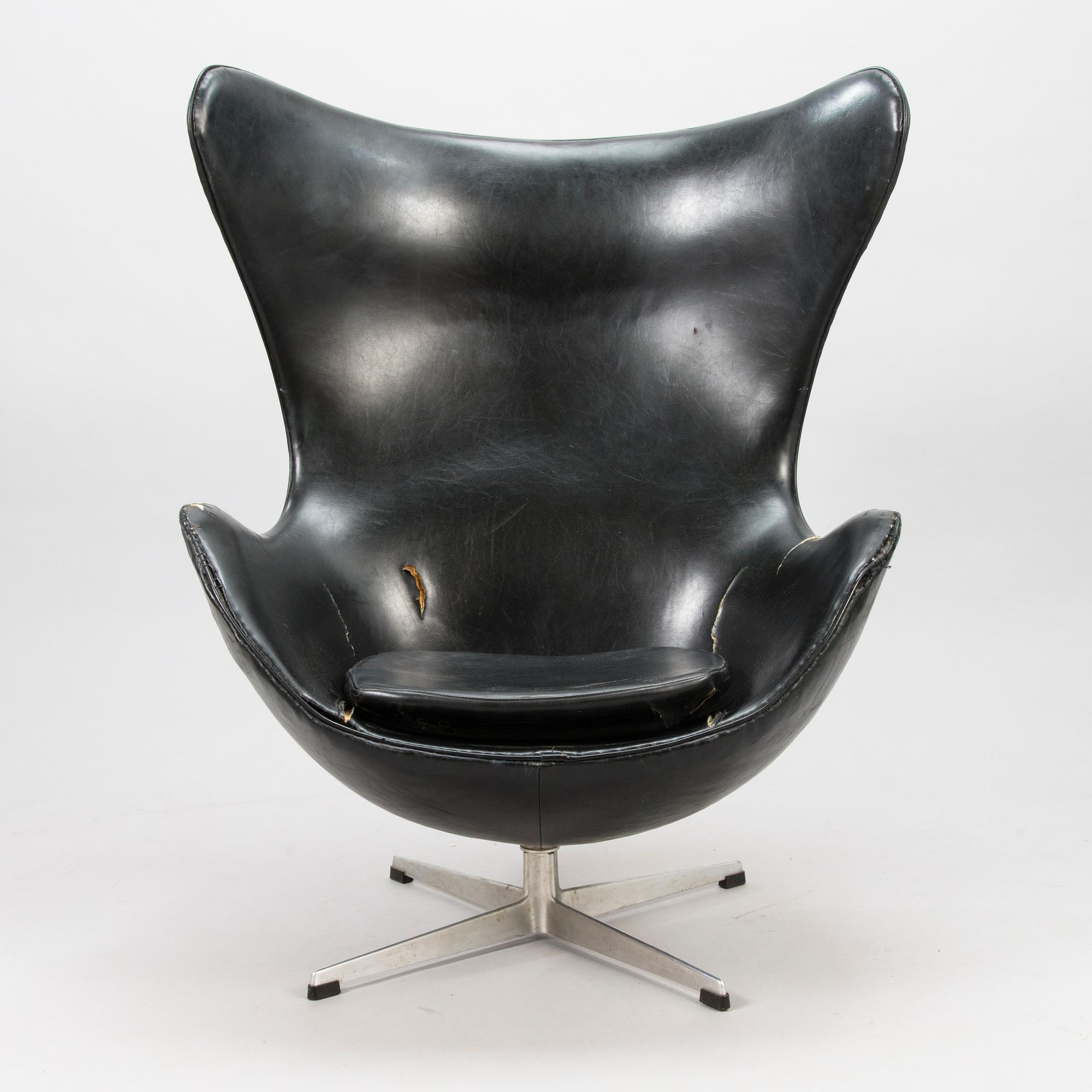 ARNE JACOBSEN, A 1960s arm chair "Egg chair" designed for Fritz Hansen, Denmark.