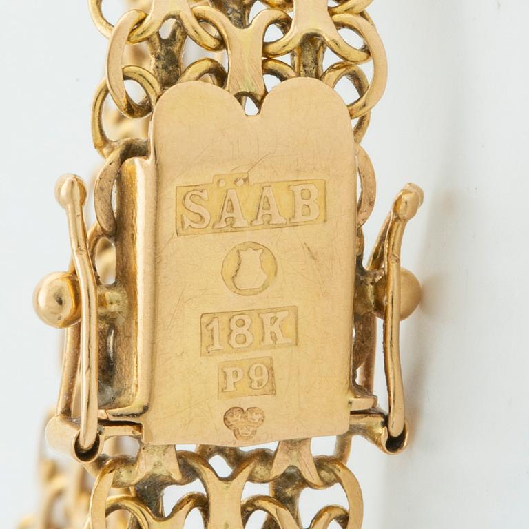 A Swedish 20th century 18K gold bracelet mark of Stockholms ädelsmide 1965, weight ca 11 gr, length 19 cm.