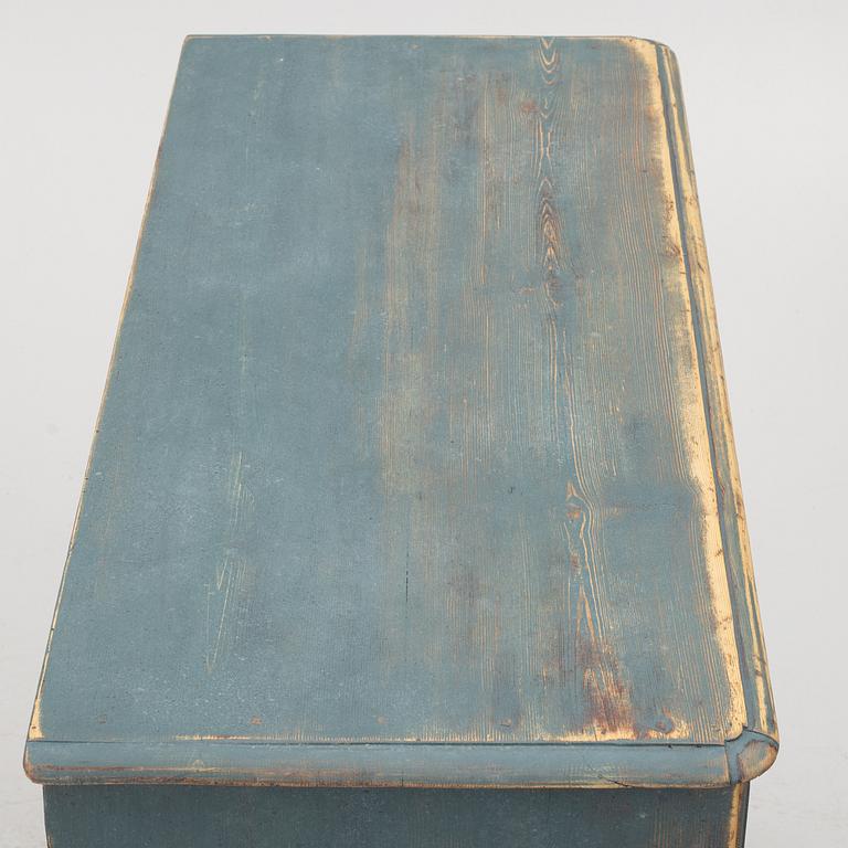 Chest of drawers, 19th century.