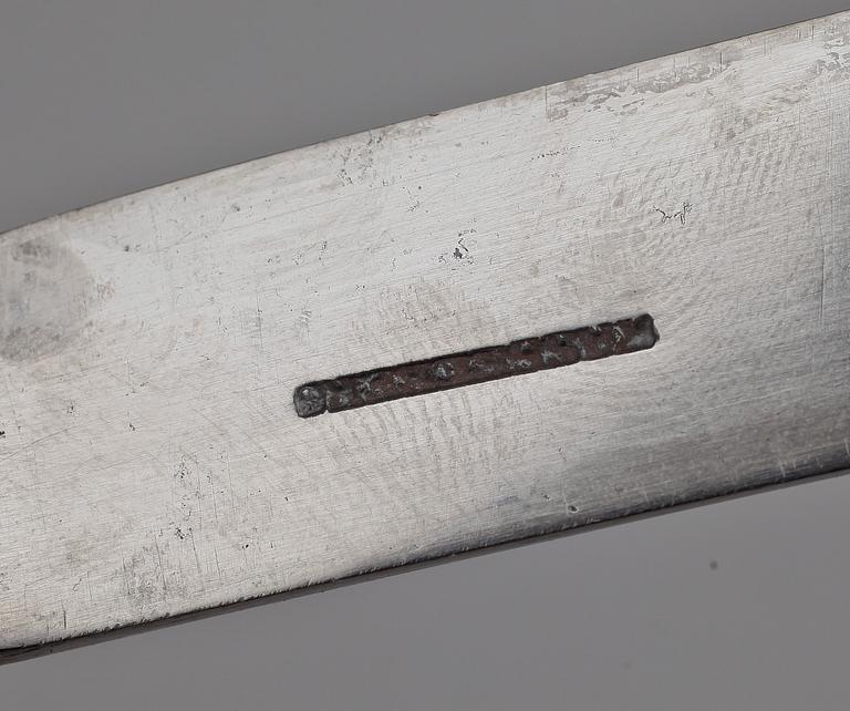 RESEBESTICK SAMT SOCKERTÅNG, silver, oidentifierade Stockholmsstämplar 1800-talets första hälft. Tot vikt ca 110 gram.