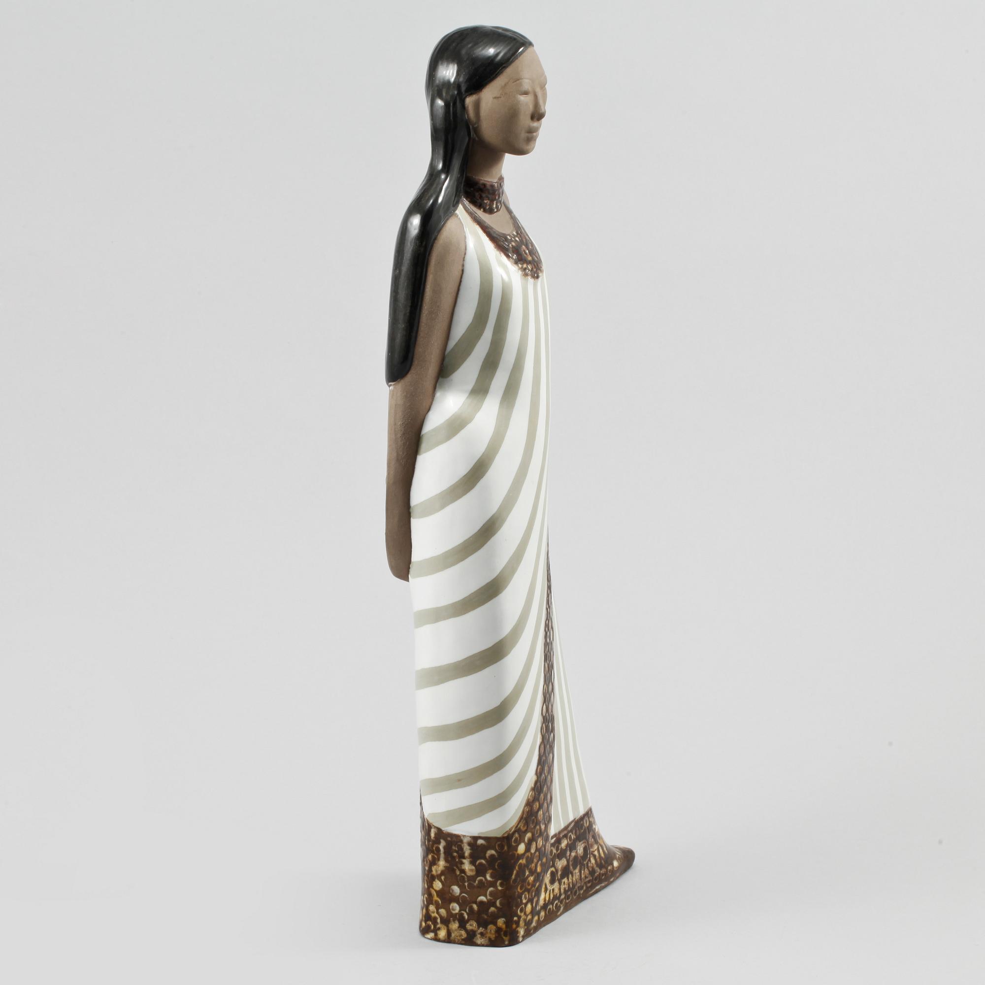 FIGURIN, stengods, Mari Simmulson, Upsala-Ekeby, signerad.