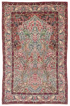 423. Matta, antik Kirman Laver, södra Persien, ca 210 x 134 cm.