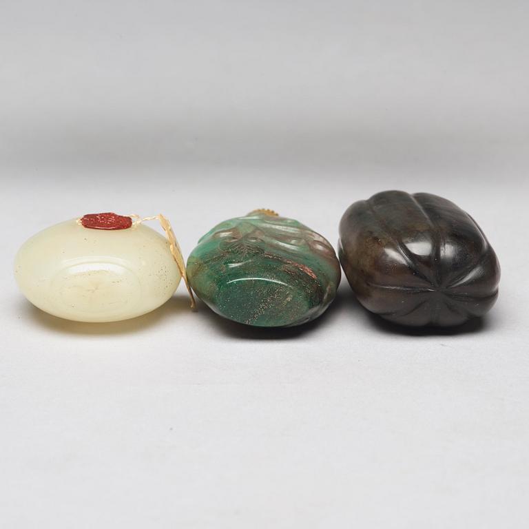 SNUSFLASKOR, sex stycken, sten. Kina, 1900-tal.