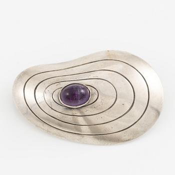 Sven-Arne Gillgren, brooch, silver with cabochon-cut amethyst.