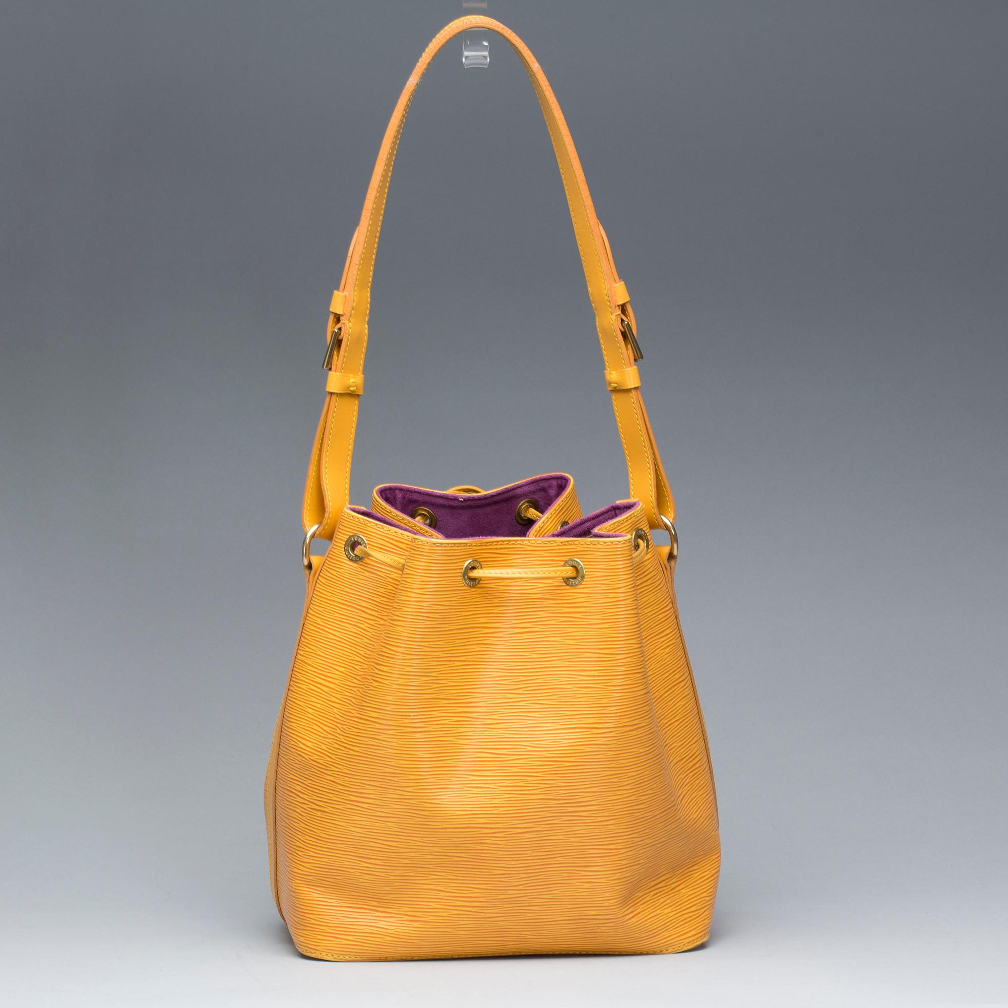 VÄSKA, "Petit Noé", Louis Vuitton.