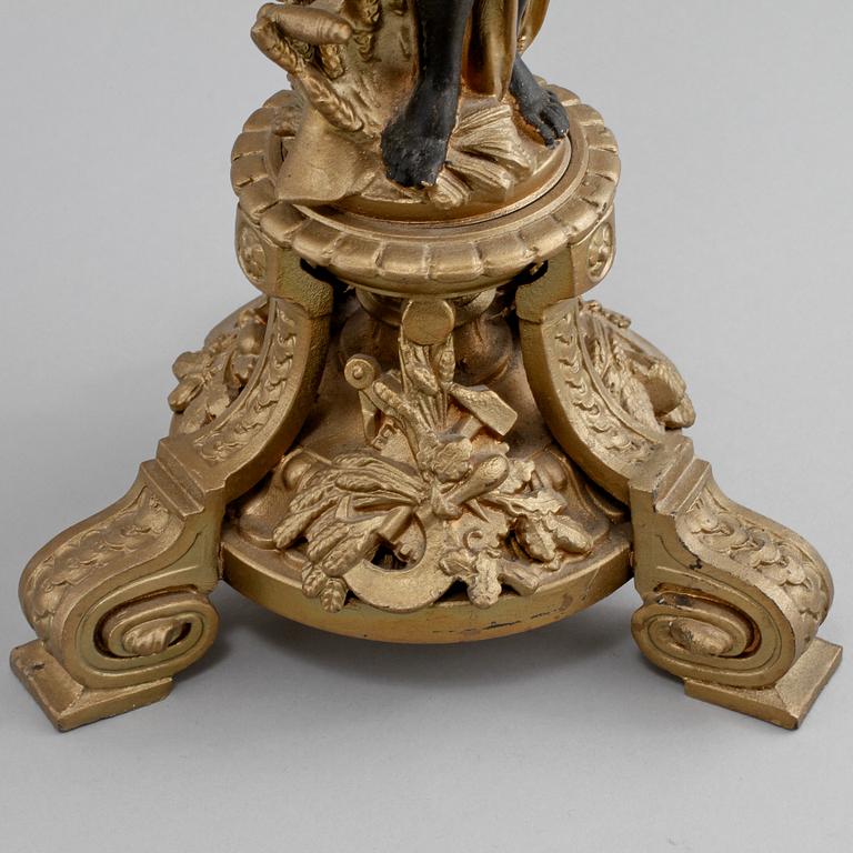 KANDELABRAR, ett par, bronserad metall, omkring 1900.