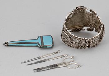 ARMRING samt FODRAL, silver, 1900-tal. Tot ca 123 gr.