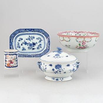 Four export porcelain objects, Qing dynasty, 18th century.