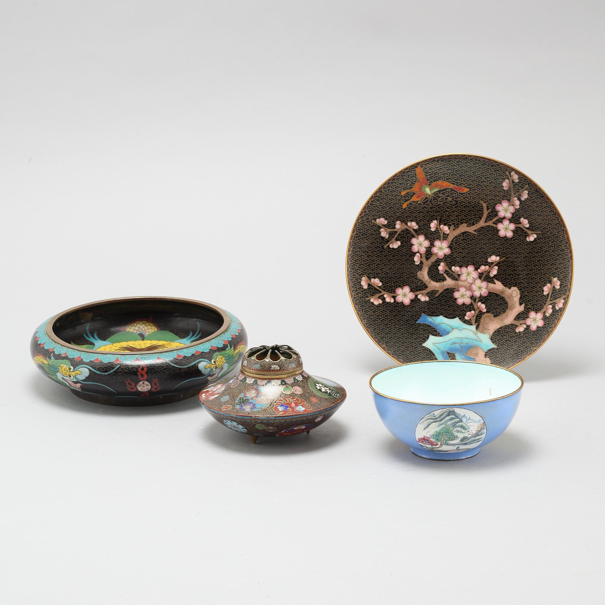 Four pieces of cloissonné, China and Japan, early 20th Century.