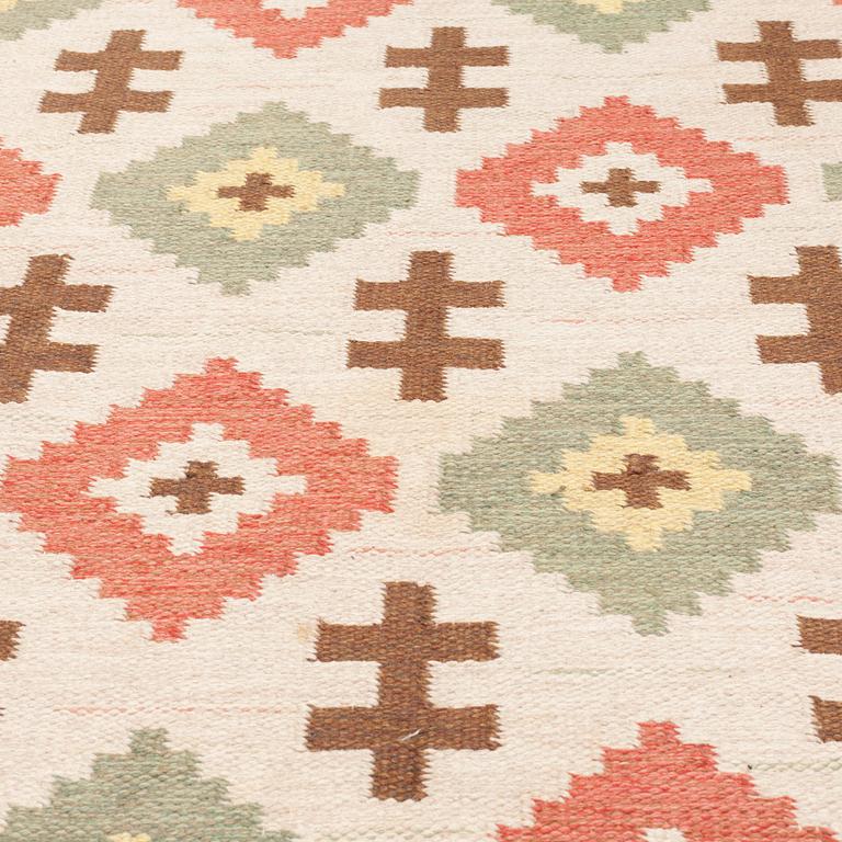 A CARPET, flat weave, ca 300,5 x 207,5 cm, Sweden first half of the 20th century.