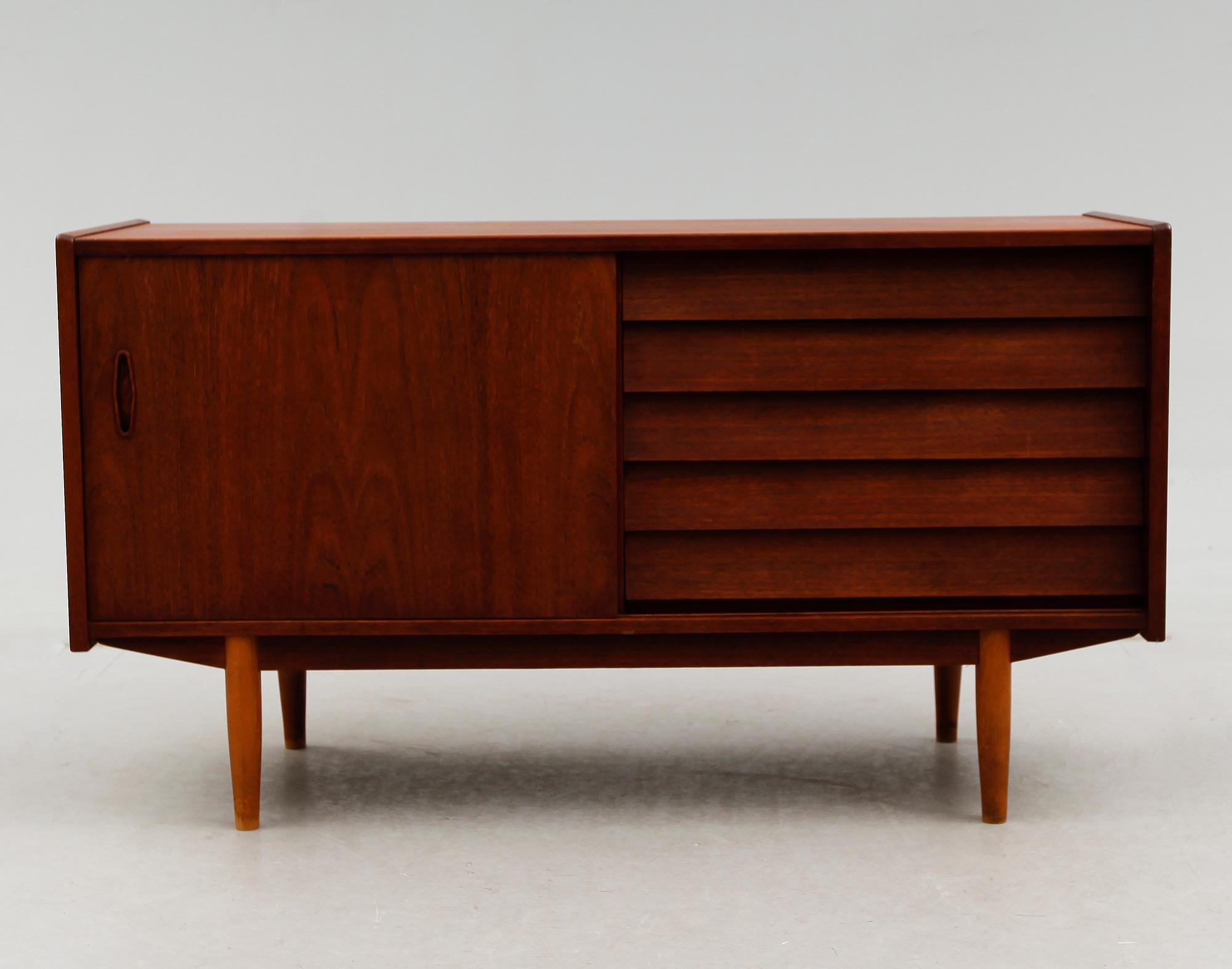 SIDEBOARD, "Trio", Nils Jonsson, Troeds, 1900-talets andra hälft.
