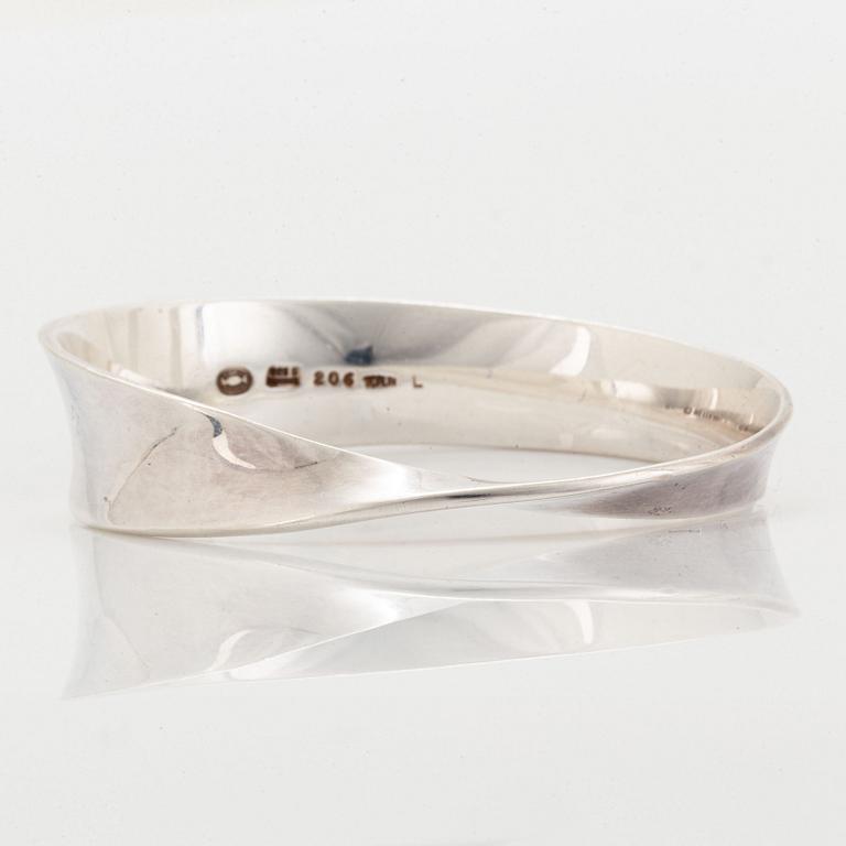 Vivianna Torun Bülow-Hübe, a silver bangle "Möbius", Georg Jensen.