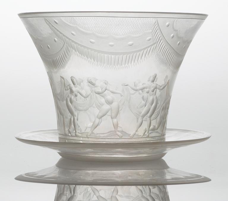 A Simon Gate 'Slöjdansen' glass bowl with stand, Orrefors 1924.